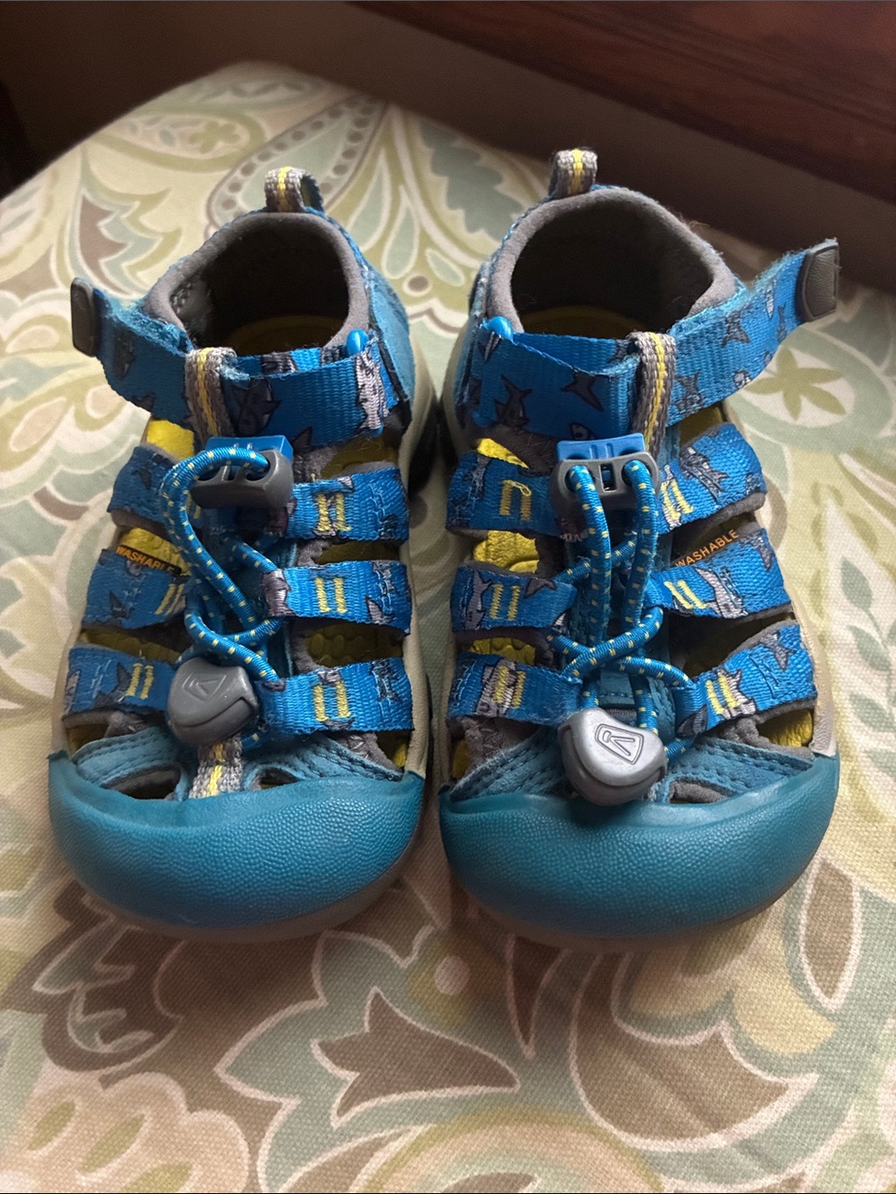 Keen Newport H2 shark print sandals, size 8 little kids.